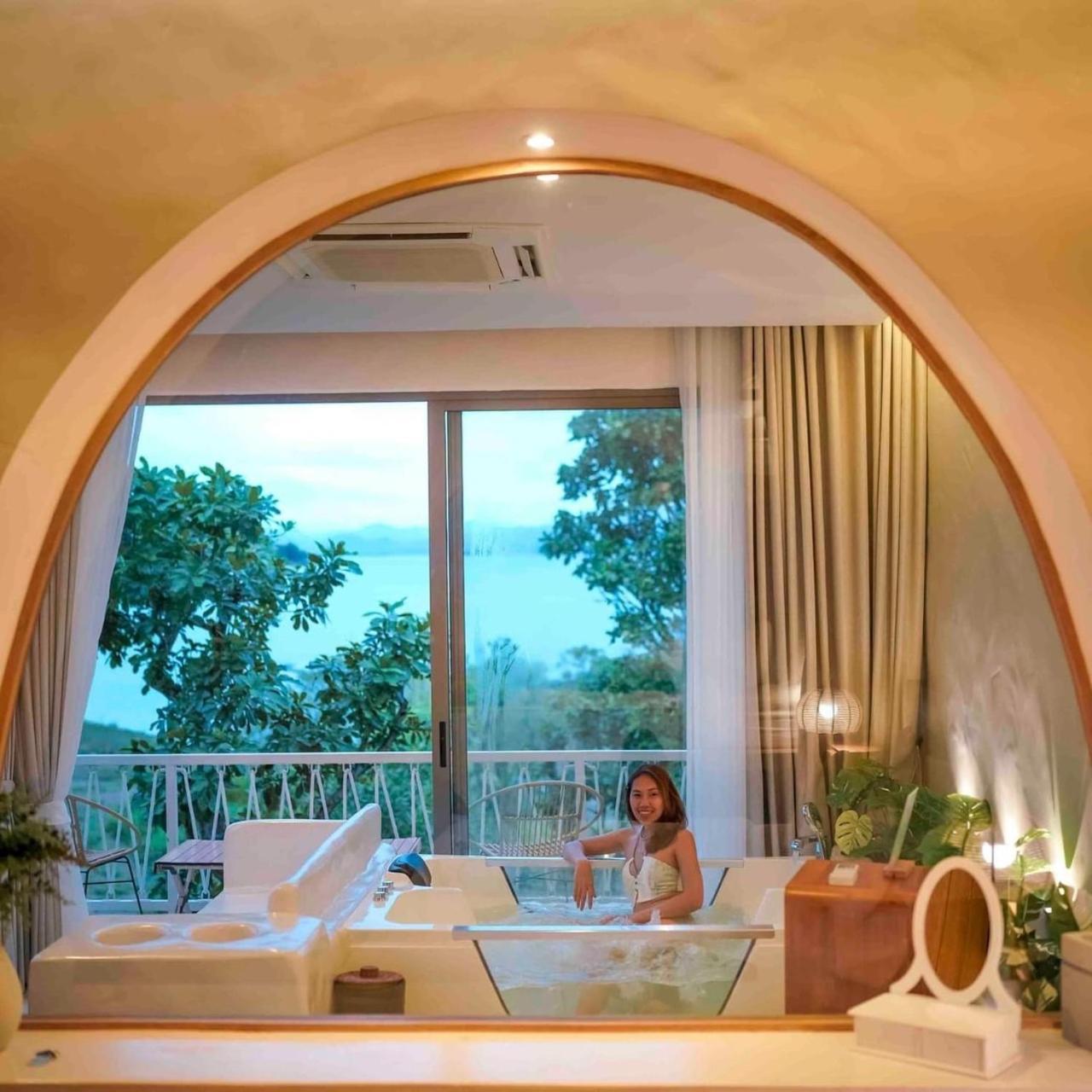 Le La Lake Resort And Spa Каенг Качан Екстериор снимка