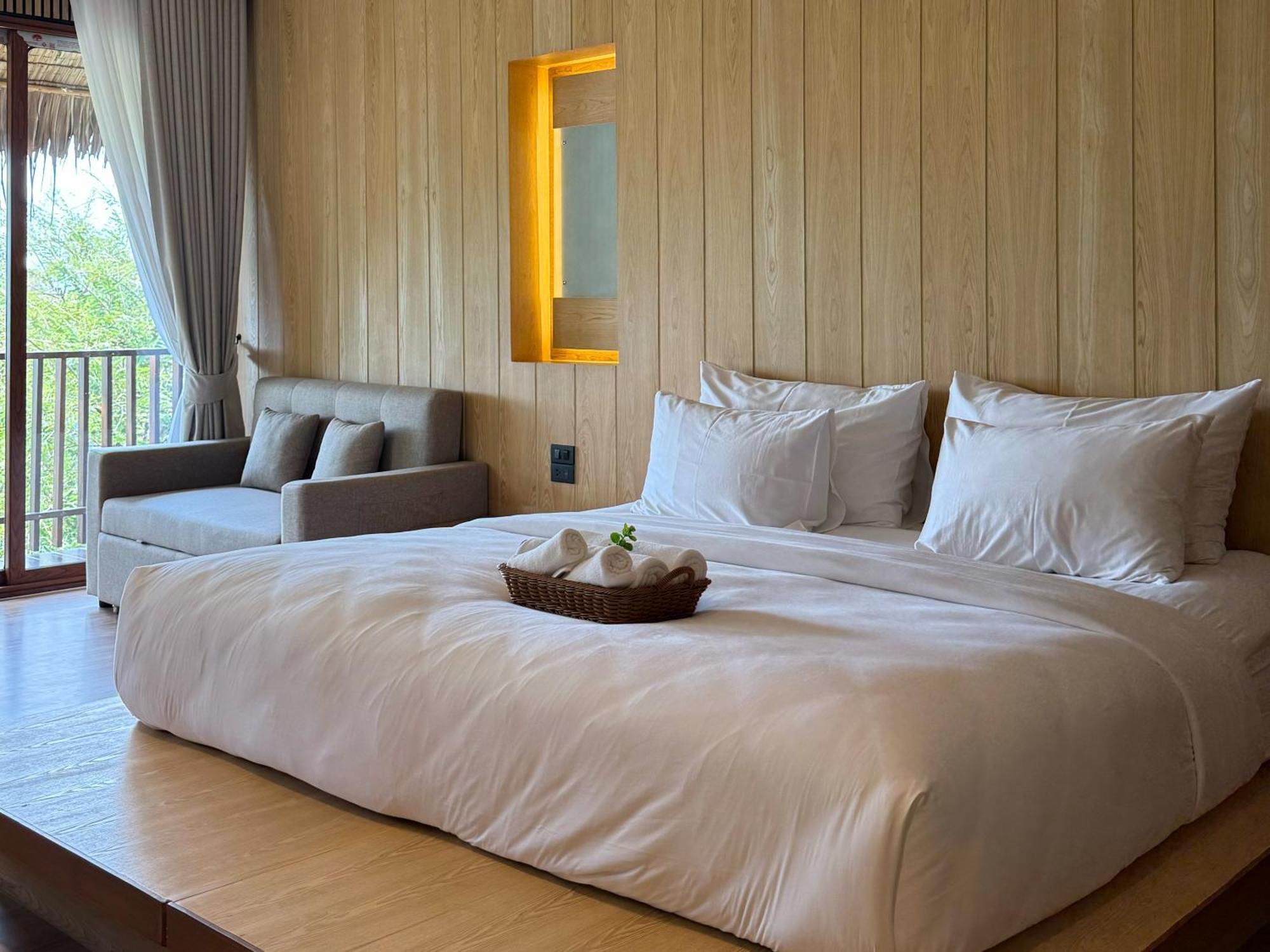 Le La Lake Resort And Spa Каенг Качан Екстериор снимка